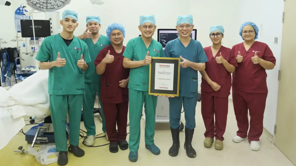 Kuching Specialist Hospital menerima penghargaan ortopedi terbaik di Healthcare Asia Awards 2026 di Singapura.