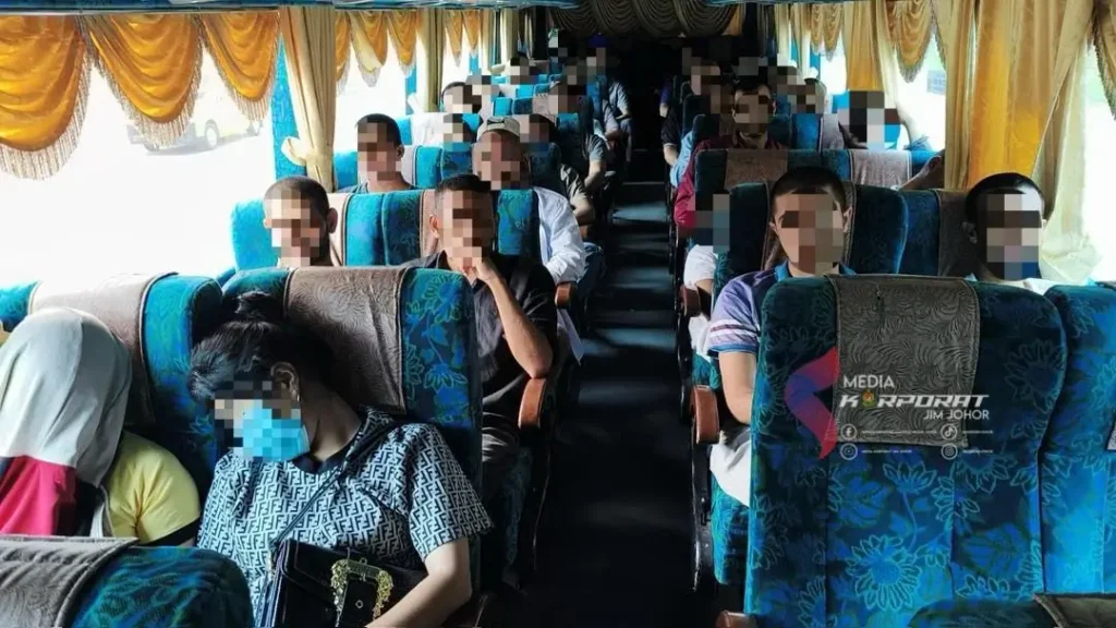 Puluhan WNI bersiap dipulangkan dari Depot Imigrasi Kota Nanas Johor menuju Indonesia.