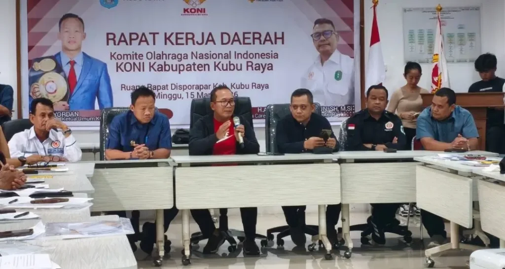 Bupati Kubu Raya Sujiwo menghadiri rapat kerja KONI Kabupaten Kubu Raya.