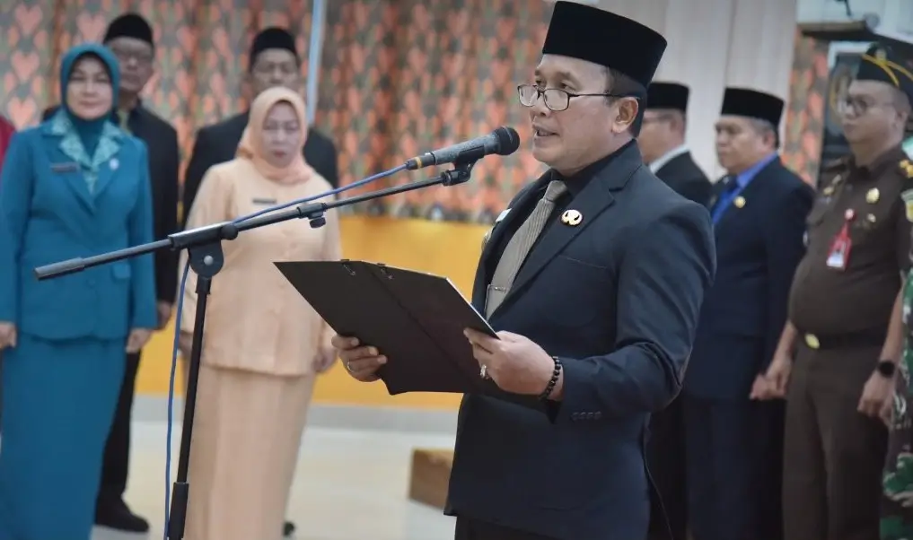 Bupati Kubu Raya Sujiwo melantik pejabat pimpinan tinggi pratama, Selasa (17/3/2026).