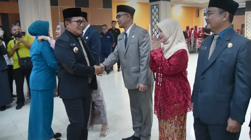 Bupati Kubu Raya Sujiwo melantik pejabat pimpinan tinggi pratama, Selasa (17/3/2026).