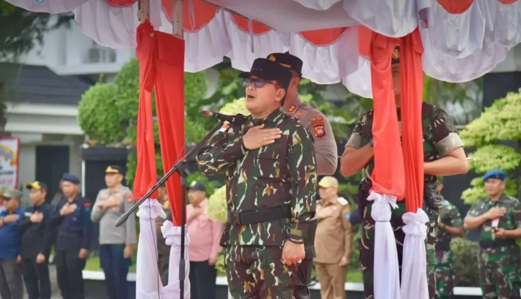 Bupati Kubu Raya Sujiwo memimpin apel siaga Karhutla dan meminta OPD tidak pasif menghadapi ancaman kebakaran lahan, (27/3/2026).