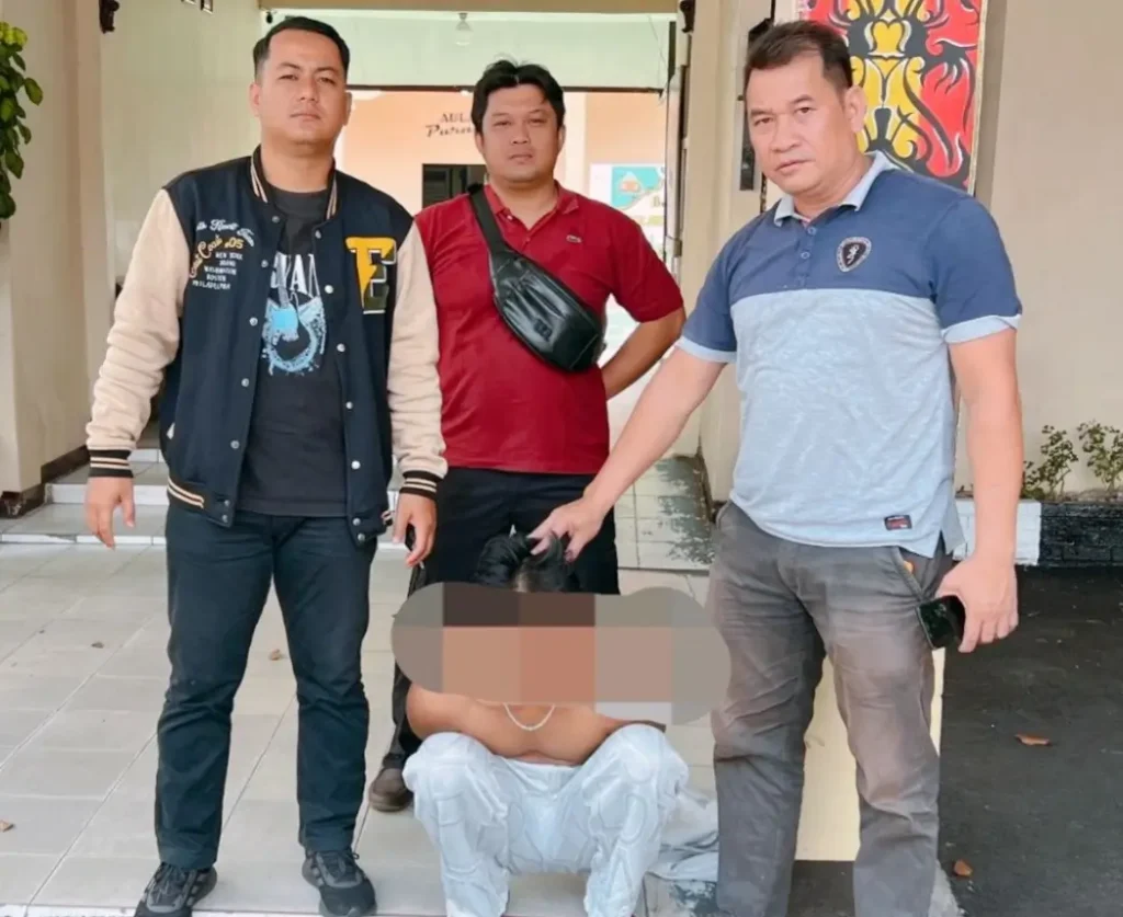 Pelaku curanmor Pontianak saat diamankan Tim Maung Polsek Pontianak Utara setelah buron selama tiga bulan.