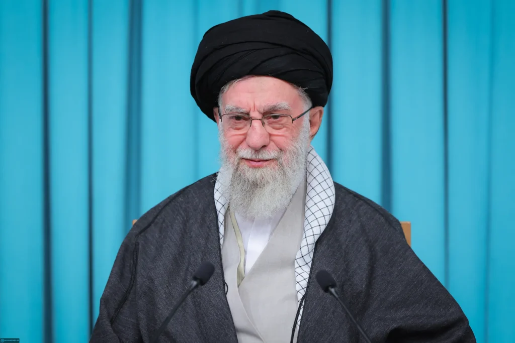 Pemerintah Iran mengumumkan kematian Ayatollah Ali Khamenei akibat serangan udara AS–Israel.