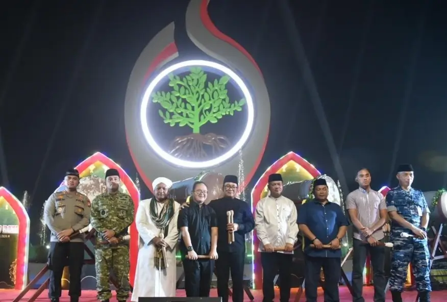 Bupati Kubu Raya Sujiwo menghadiri Gema Idulfitri 1447 H di Bundaran Gaforaya bersama ribuan warga.