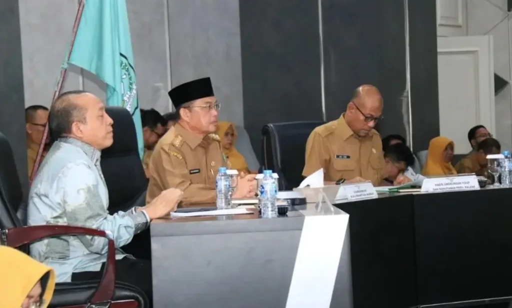 Gubernur Kalbar Ria Norsan saat menyampaikan paparan ekonomi hijau di Kantor Gubernur, Selasa (31/3/2026).