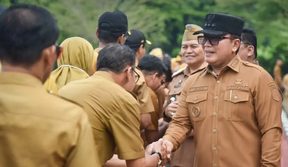 Bupati Kubu Raya Sujiwo usai memimpin apel dan halal bihalal ASN serta menekankan pentingnya kinerja maksimal pasca Lebaran.