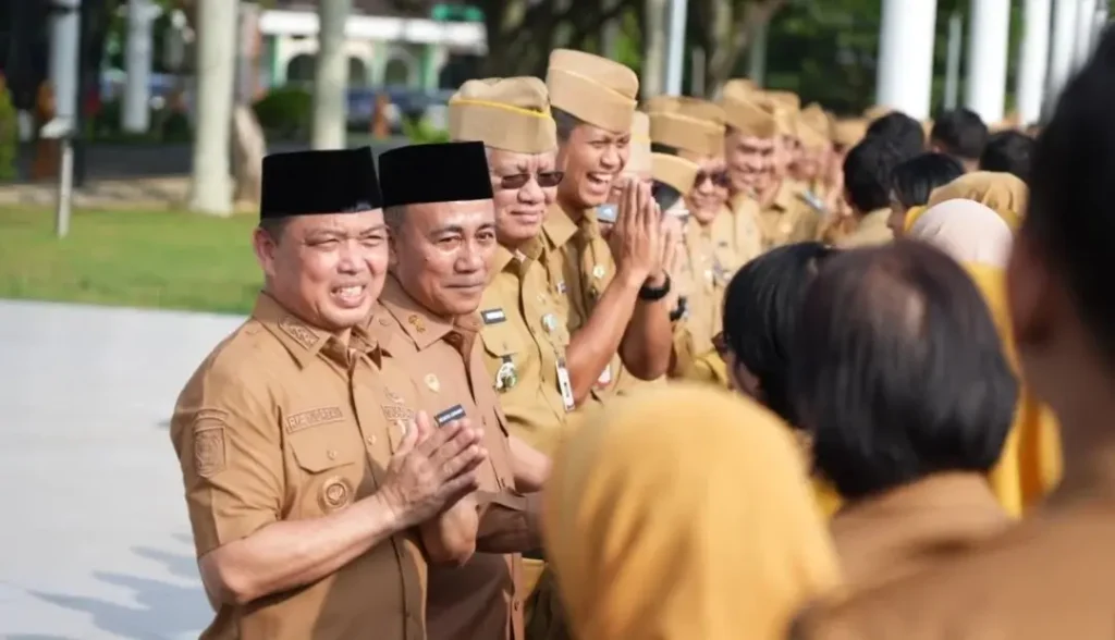 Gubernur Kalbar Ria Norsan memimpin apel dan halal bihalal ASN serta memastikan PPPK tidak dirumahkan.