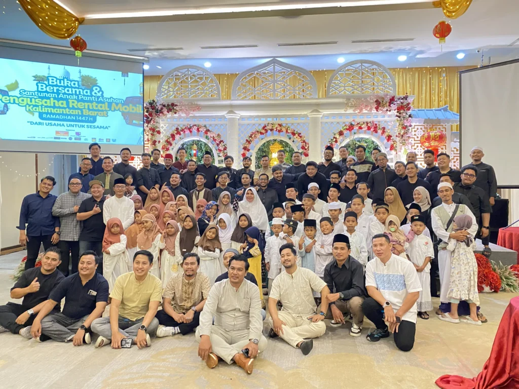 Pengusaha rental mobil se-Kalbar menggelar buka puasa bersama dan memberikan santunan kepada anak yatim di Pontianak di Ramadan 2026, Minggu (8/3/2026).