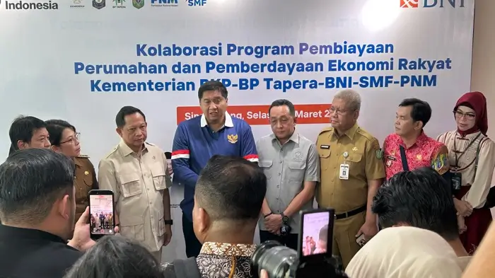 Menteri PKP Maruarar Sirait meluncurkan KUR Perumahan bunga 6 persen di Singkawang bersama Mendagri dan Wali Kota Singkawang.