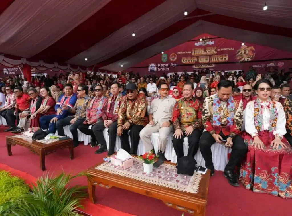 Mendagri Tito Karnavian menghadiri Festival Cap Go Meh 2026 di Singkawang, Kalbar, Selasa (3/3/2026).