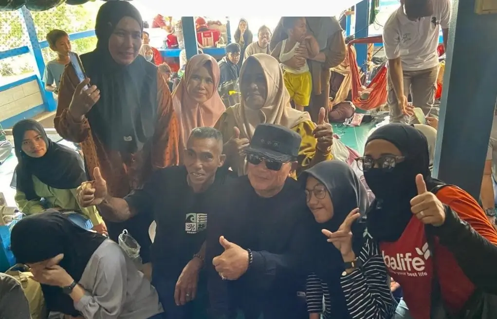 Bupati Sujiwo meninjau aktivitas pemudik di Dermaga Rasau Jaya Kubu Raya.