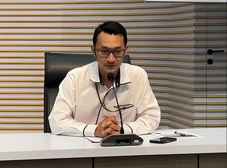 Budi Prasetyo, Juru Bicara Komisi Pemberantasan Korupsi, memberikan keterangan kepada media terkait perkembangan kasus OTT di Bengkulu.