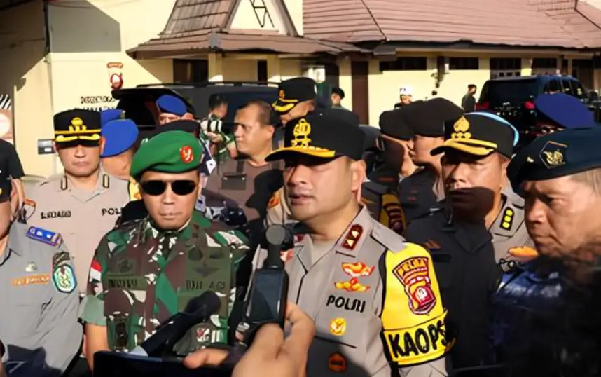 Kapolda Kalbar Pipit Rismanto usai memimpin apel gelar pasukan Operasi Ketupat Kapuas 2026 di Pontianak.