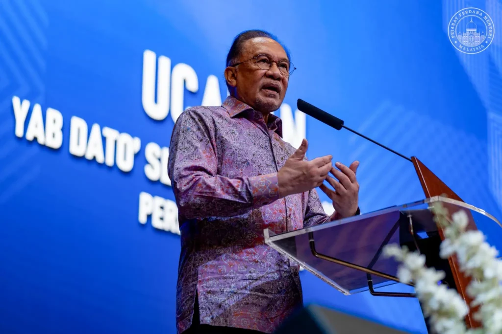 Perdana Menteri Malaysia Anwar Ibrahim mengumumkan investasi Malaysia 2025 mencapai RM426,7 miliar dengan sektor teknologi sebagai motor utama.