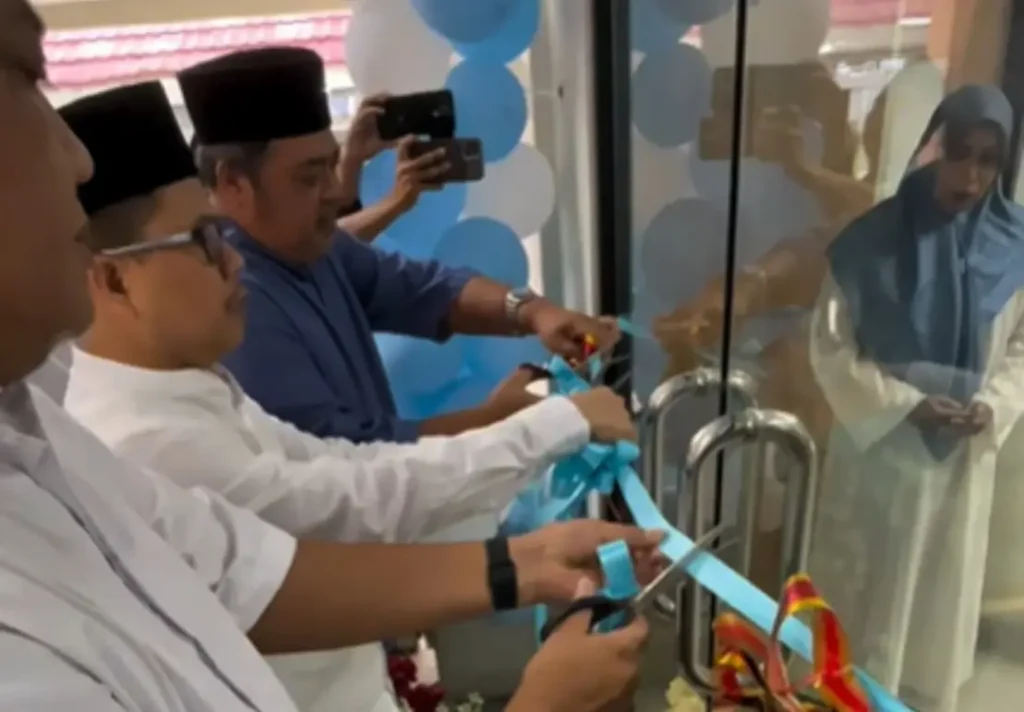 Bupati Sambas Satono meresmikan ruang perawatan nifas di RSUD Pemangkat.