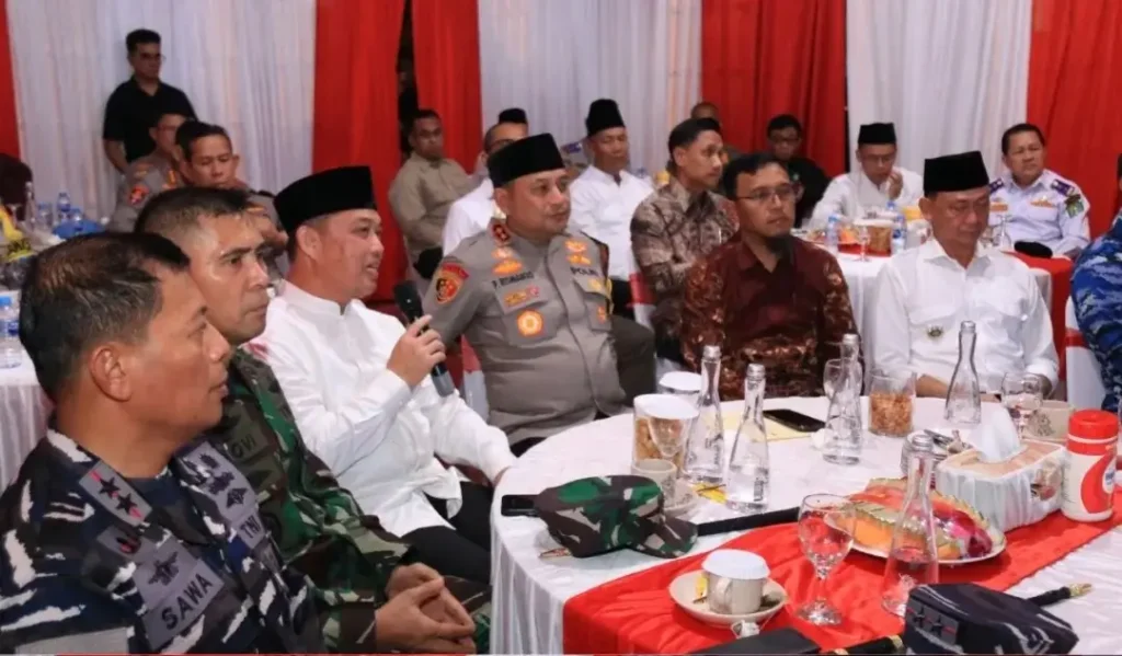 Gubernur Kalimantan Barat, Ria Norsan meninjau pos pengamanan Idulfitri di Pontianak untuk memastikan keamanan dan kelancaran arus mudik.