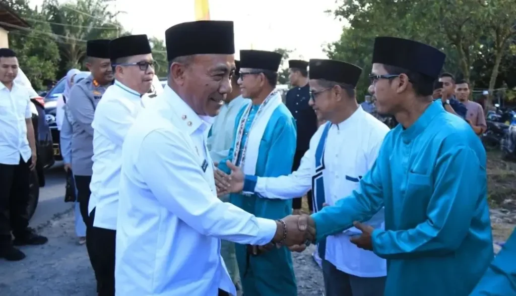 Wagub Kalbar Krisantus Kurniawan safari ramadan di masjid Nurul Hidayah Sambas.