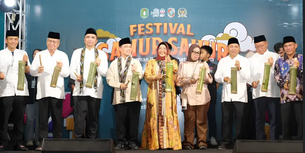 Gubernur Ria Norsan membuka Festival Sahur-Sahur 2026 di Mempawah, Sabtu (28/2/2026).