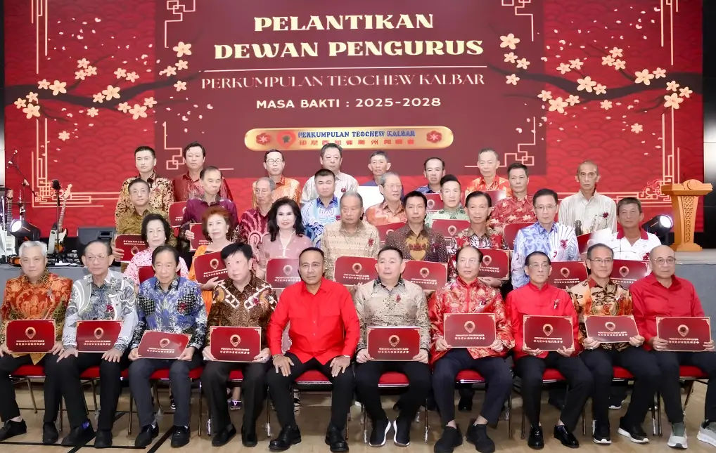 Wagub Kalbar Krisantus Kurniawan saat menghadiri pengukuhan pengurus Perkumpulan Teochew Kalimantan Barat masa bakti 2025–2028 di Kubu Raya.