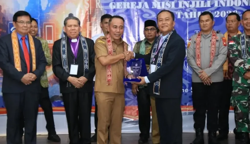 Wakil Gubernur Kalbar Krisantus Kurniawan membuka Sidang Sinode VII Gereja Masehi Injili di Indonesia di Sintang.
