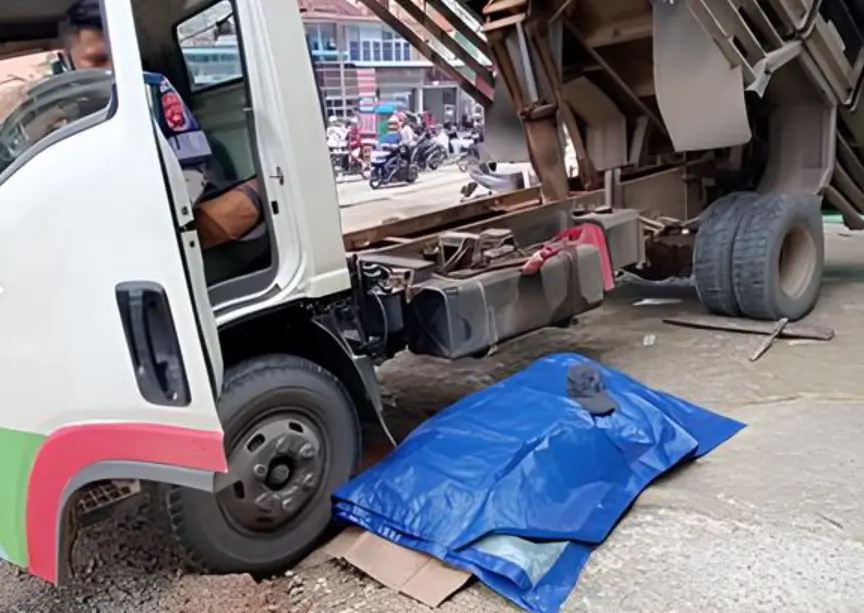 Lokasi kecelakaan kerja sopir dump truck yang tewas terjepit bak hidrolik di toko pertanian Jalan Merdeka Timur, Desa Mungguk, Sekadau Hilir.