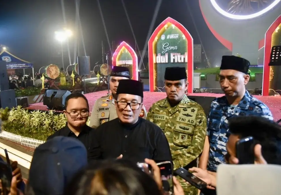 Bupati Kubu Raya Sujiwo menyampaikan kebijakan kalender tahunan agenda keagamaan di Bundaran Gaforaya.