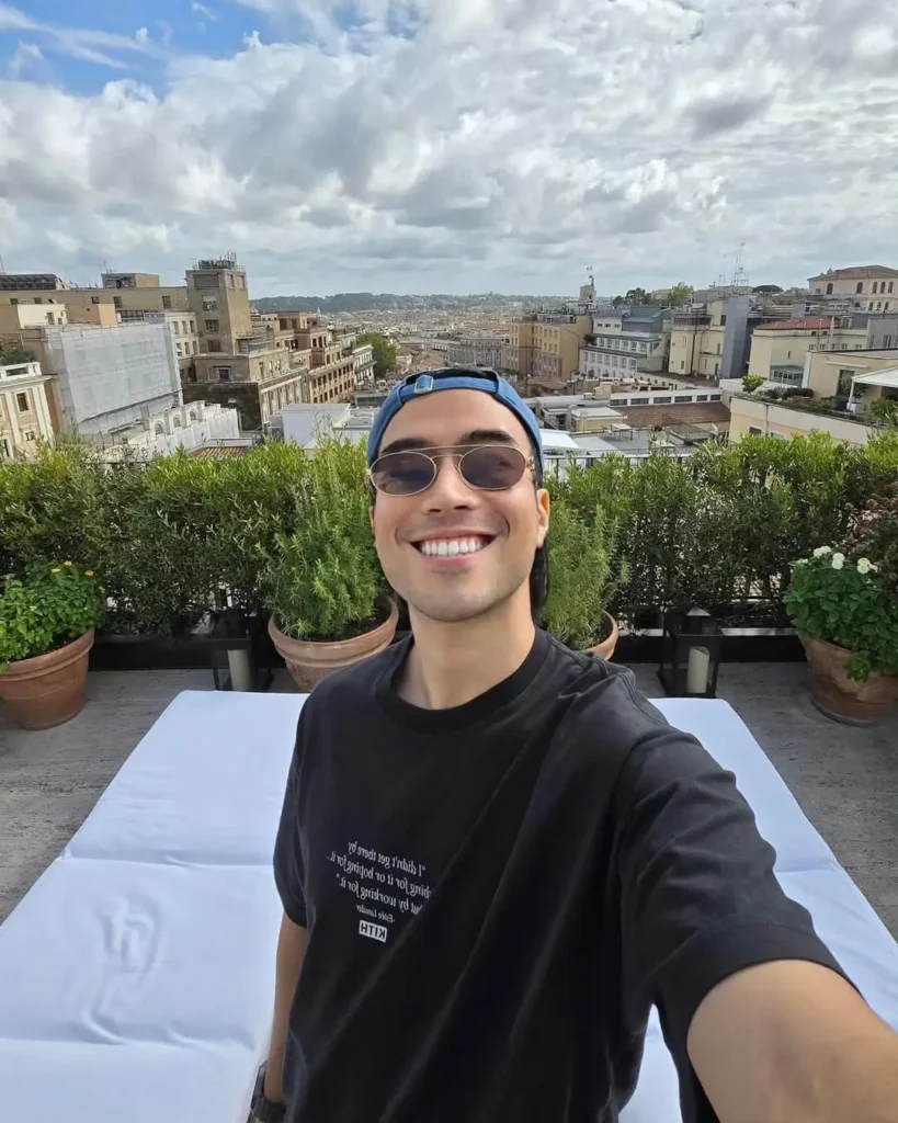 Penyanyi Indonesia Vidi Aldiano meninggal dunia di usia 35 tahun.