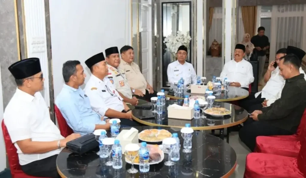 Wagub Kalbar Krisantus Kurniawan menghadiri buka puasa bersama jajaran pemerintah daerah dan Forkopimda di Rumah Dinas Bupati Sanggau.