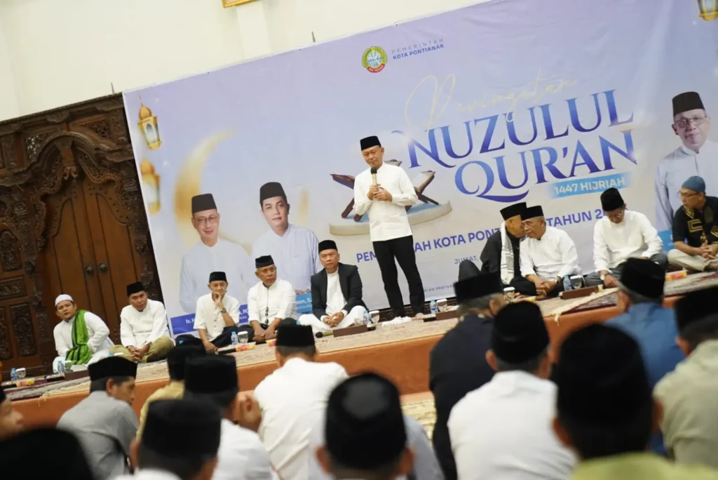 Wali Kota Pontianak Edi Rusdi Kamtono menyampaikan sambutan pada peringatan Nuzulul Quran sekaligus buka puasa bersama di Aula Rumah Dinas