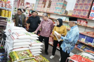 Satgas Pangan melakukan monitoring ke sejumlah distributor dan pasar tradisional.