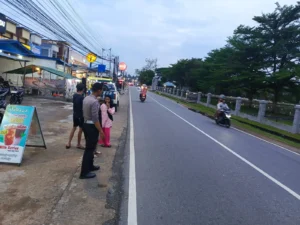 Lokasi kecelakaan maut di Sungai Raya Kubu Raya yang menewaskan bocah 7 tahun setelah sepeda motor bertabrakan dengan mobil pick up.