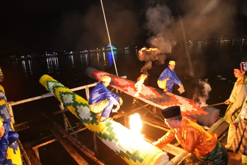 Permainan Meriam Karbit menjadi tradisi setiap tahun menyambut lebaran di Pontianak.