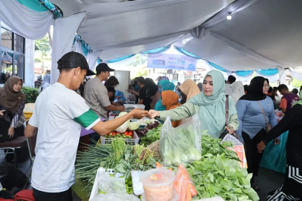 Pasar murah yang digelar TP PKK Kota Pontianak.