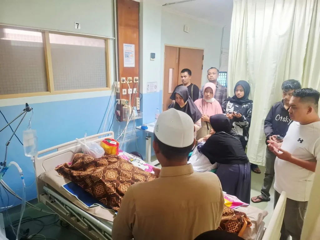 Jenazah santri Pondok Pesantren Labbaik Indonesia (Putra), Sungai Kakap, Irfan Zaki Azizi yang meninggal dunia setelah sempat menjalani perawatan di rumah sakit.