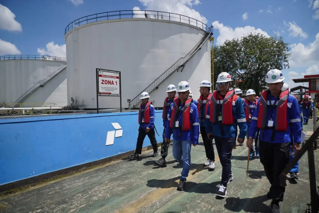 Wali Kota Pontianak Edi Rusdi Kamtono bersama jajaran Forkopimda Kota Pontianak meninjau langsung Terminal BBM Pertamina yang berada di Pontianak Utara.