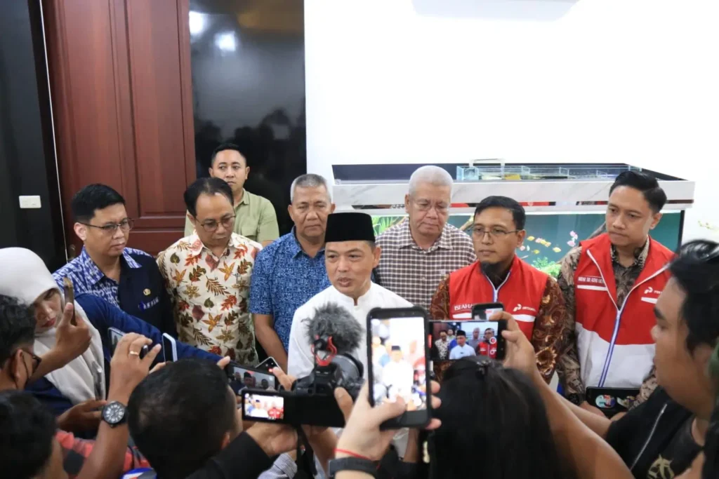 Gubernur Kalbar memastikan stok BBM aman untuk masyarakat.