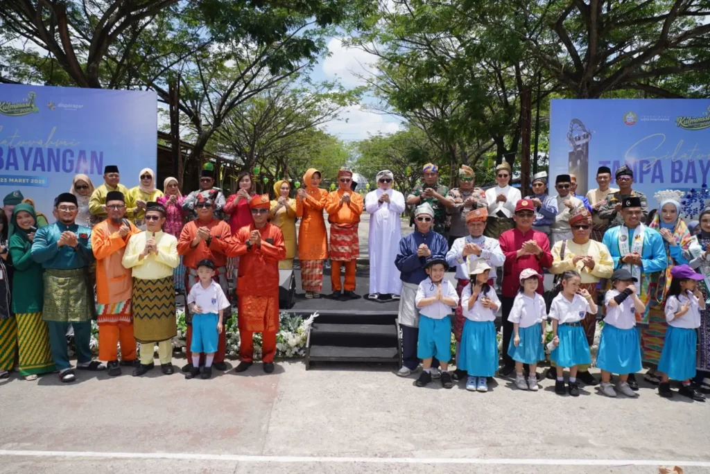 Kulminasi matahari tanpa bayangan di Tugu Khatulistiwa Pontianak.