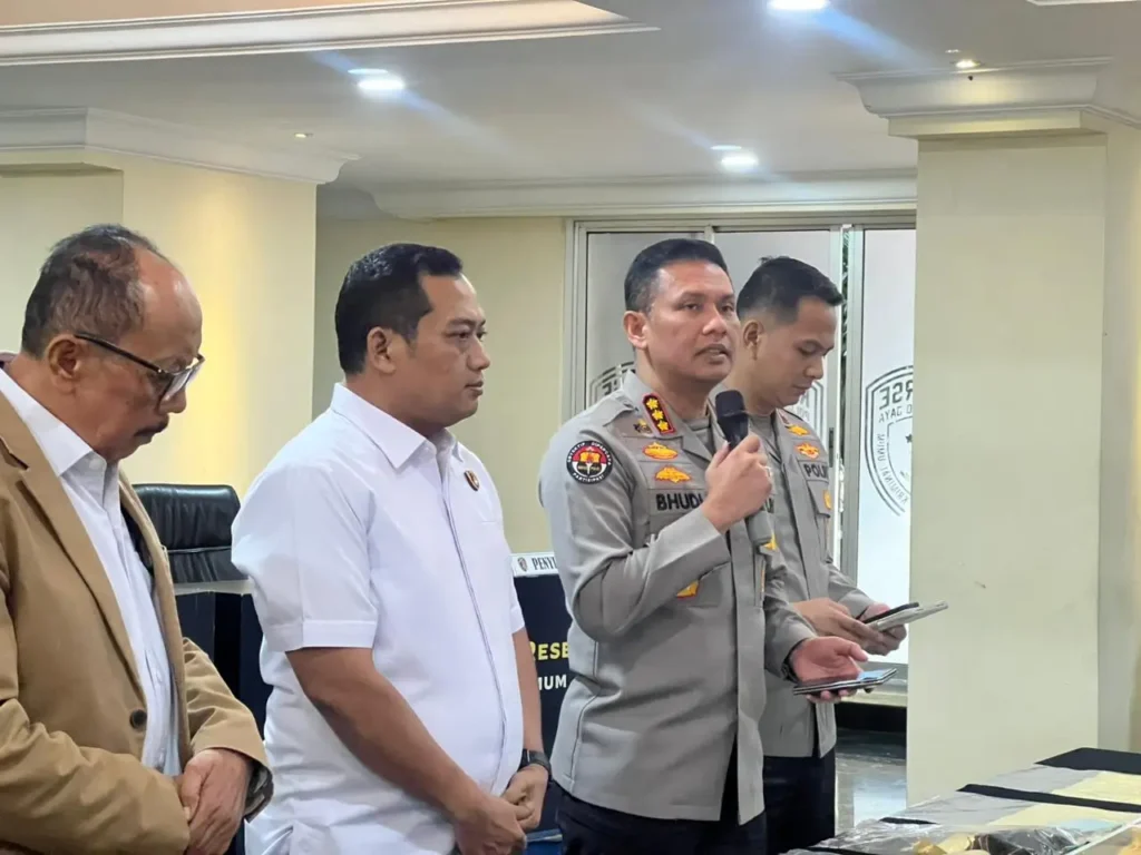 Kabid Humas Polda Metro Jaya Budi Hermanto saat menyampaikan informasi kasus penyiraman air keras.