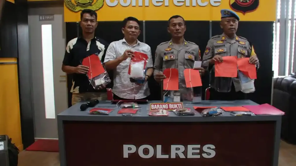Konferensi pers Polres Singkawang terkait pengungkapan kasus narkoba awal 2026.