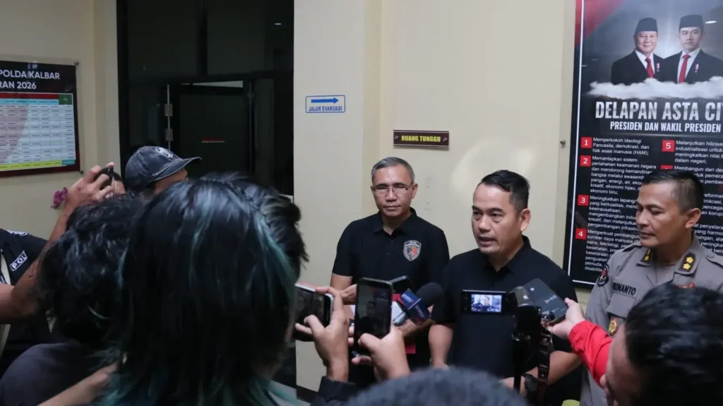 Direktorat Reserse Kriminal Khusus Polda Kalbar mengumumkan berkas kasus oli palsu dengan tersangka EM telah dinyatakan lengkap atau P-21.