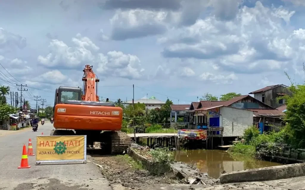 Proyek normalisasi sungai di Desa Sungai Rengas Kecamatan Sungai Kakap Kabupaten Kubu Raya.