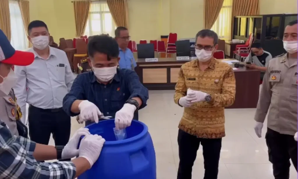 Polres Singkawang memusnahkan barang bukti sabu dalam kegiatan resmi di Mapolres Singkawang, Selasa (17/3/2026).