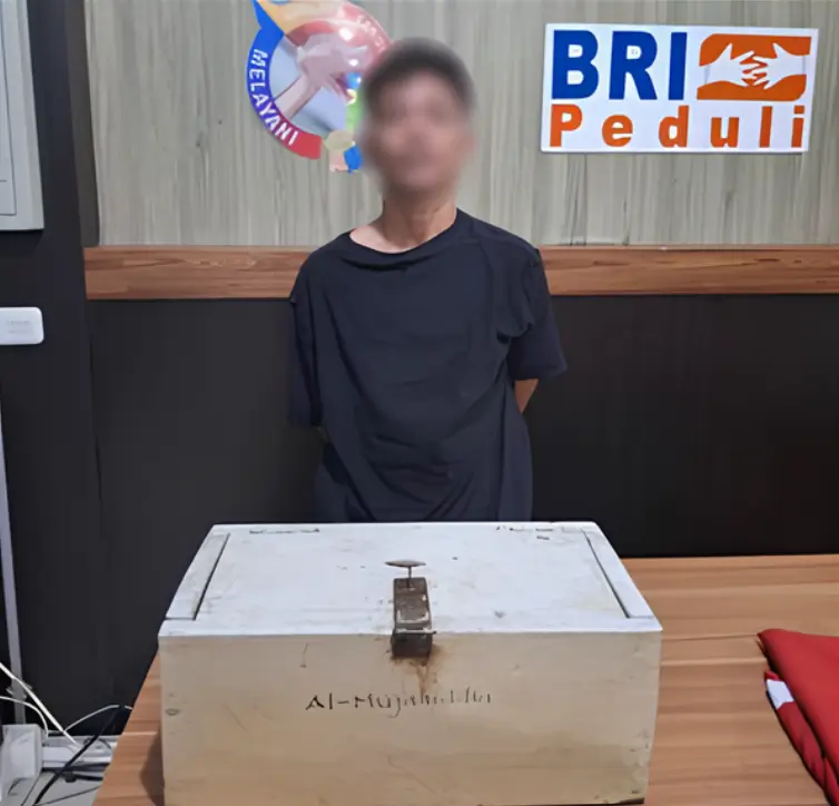 Pelaku pencurian kotak amal diamankan warga di Masjid Mujahidin Sanggau.