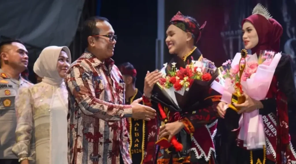 Bupati Kubu Raya Sujiwo saat menghadiri Lanceng Praben Kalbar 2026 di Qubu Resort, Sabtu malam (4/4/2026).