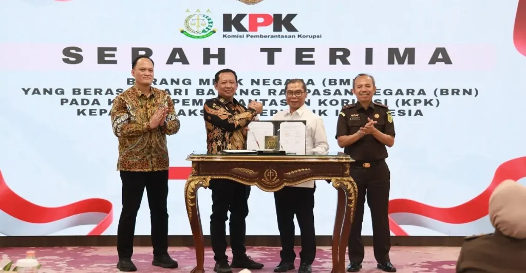 Penyerahan aset rampasan oleh Komisi Pemberantasan Korupsi kepada Kejaksaan Agung senilai Rp20,2 miliar. (Foto Dok. KPK)