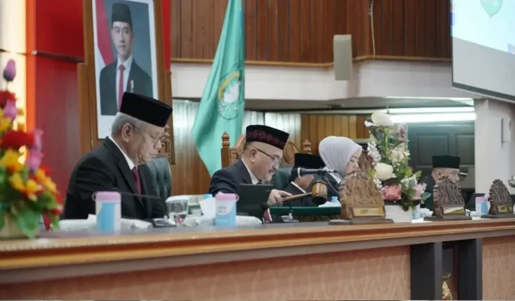 Sekda Harisson hadiri pelantikan DPRD Kalbar, (1/4/2026).