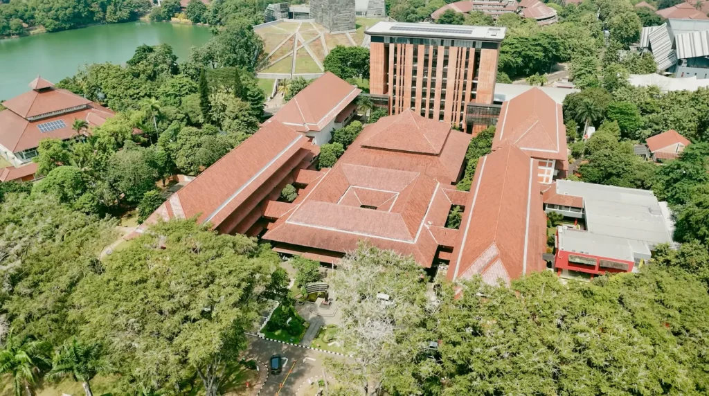 Gedung Fakultas Hukum UI, terkait kasus kekerasan verbal mahasiswa yang tengah diselidiki.