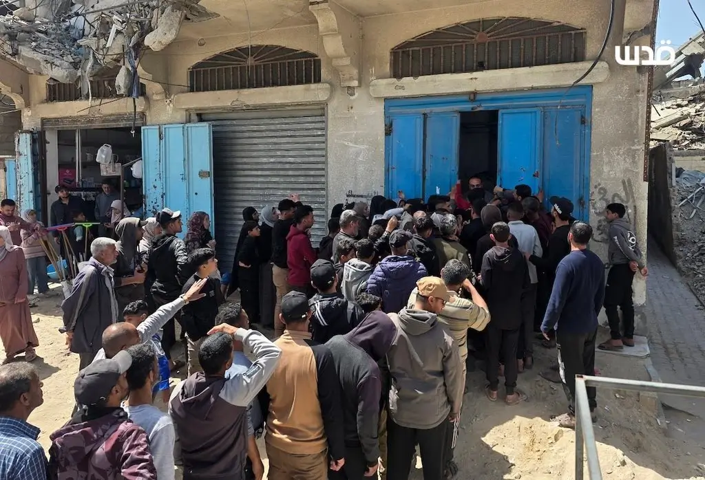 Korban serangan udara Israel di dekat sekolah pengungsian Jalur Gaza.