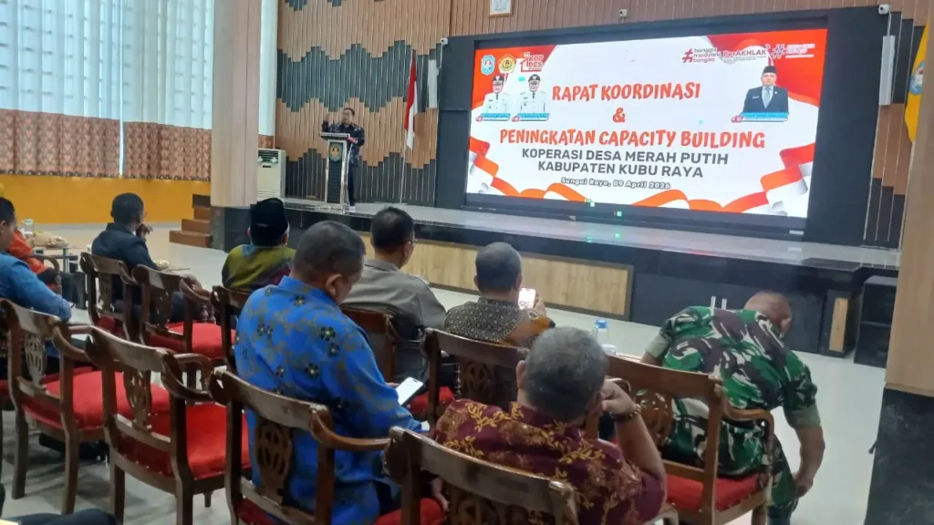 Wabup Sukiryanto saat membuka rapat koordinasi koperasi desa di Kubu Raya.